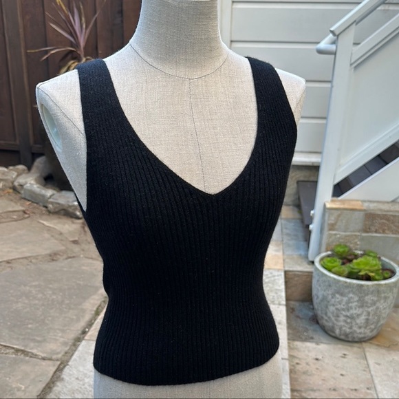White + Warren Black Ribbed V Neck Cashmere Tank - Picture 4 of 6